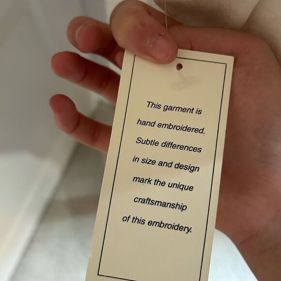 Fashion Bug NWT Sleeveless White Flower Embroidered Top - Picture 2 of 5